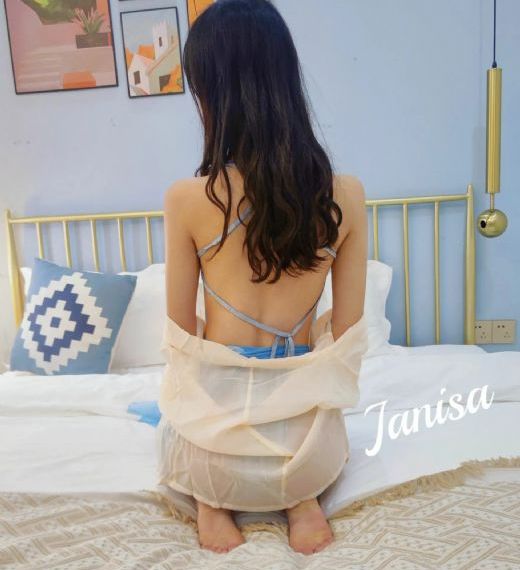 吸高中女同学的奶头_无删减完整版在线观看